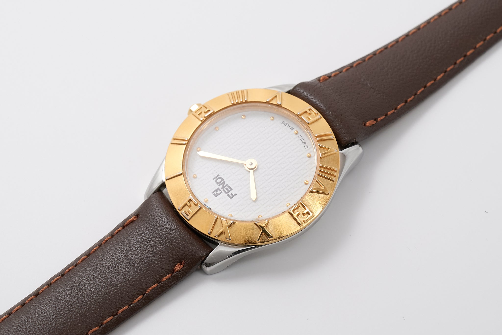 FENDI Round face 2000L
