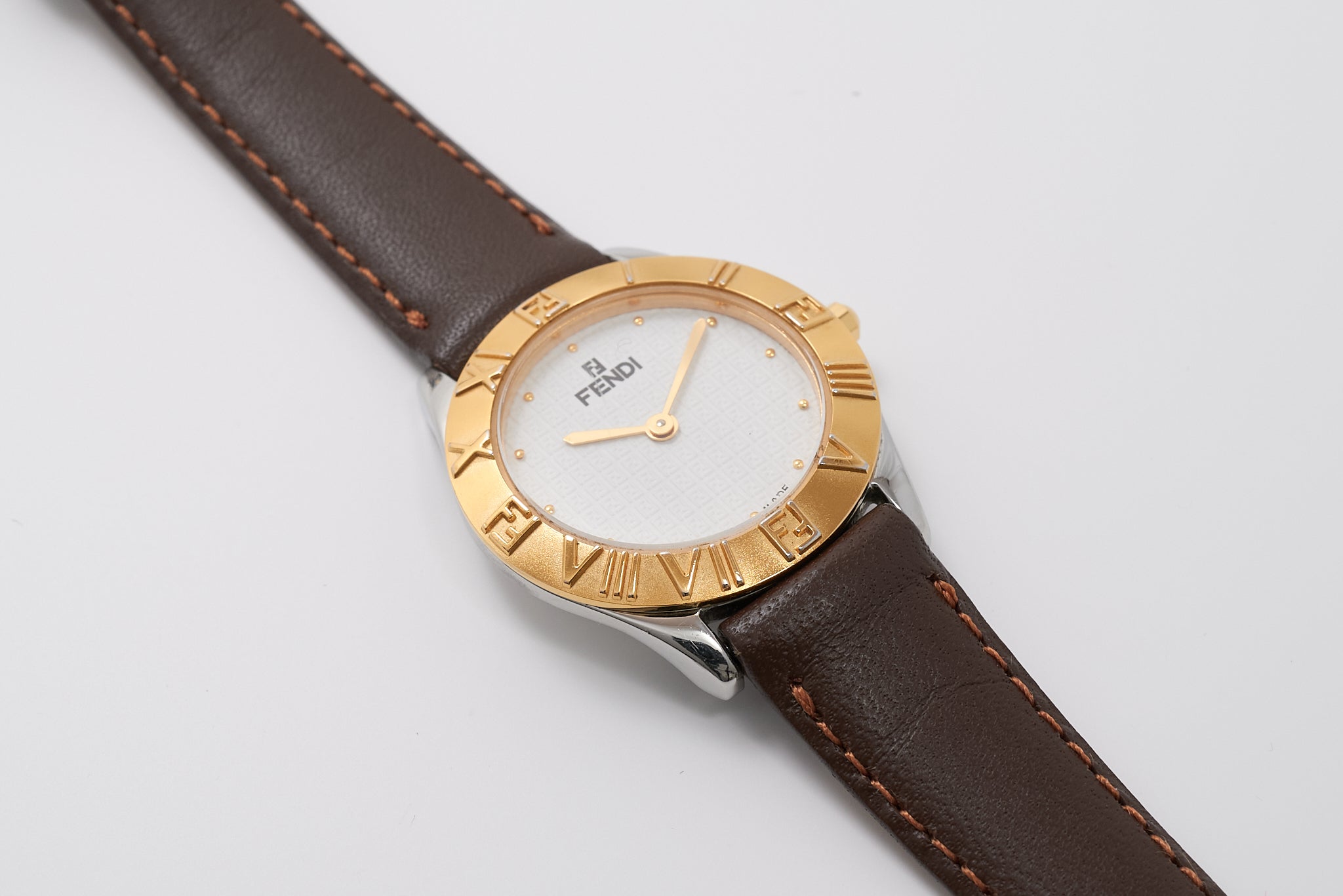 FENDI Round face 2000L